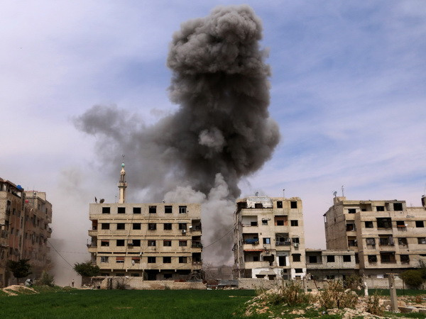 Phản ứng trái chiều về việc Mỹ không kích quân đội Syria ảnh 1