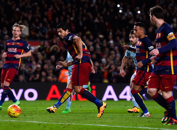 Cú phạt đền tranh cãi của Messi chính là hình ảnh của Barca! ảnh 1