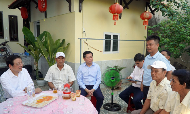 Ông Phan Đình Trạc thăm xã nông thôn mới Duy Vinh, huyện Duy Xuyên, Quảng Nam. (Ảnh: Trần Tĩnh/TTXVN) tieu_ban_van_kien_dai_hoi_xiv_cua_dang_lam_viec_voi_tinh_uy_quang_nam3.jpg