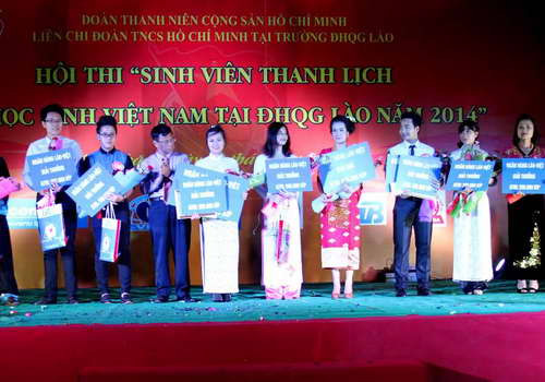 Sinh viên Việt Nam tại Lào kỷ niệm ngày thành lập Đoàn ảnh 1