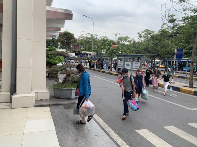 Nghỉ Quốc khánh 2/9: Bến xe vắng hành khách, đường sắt kín chỗ ảnh 2