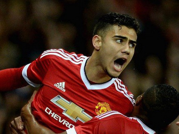 Sao trẻ Manchester United lập siêu phẩm từ chấm đá phạt góc ảnh 1