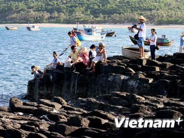 Nhiều tour du lịch trong nước hấp dẫn du khách dịp hè ảnh 1