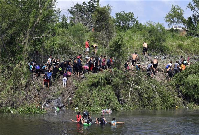 Mỹ cho phép một số nhóm người di cư xin tị nạn hợp pháp ảnh 1