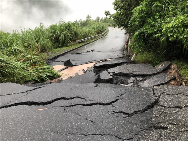 Quảng Trị: Thông xe tuyến tránh tạm qua đoạn đứt gãy trên Quốc lộ 15D ảnh 1