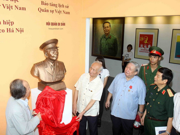 Tượng sáp Đại tướng Võ Nguyên Giáp: Như người vẫn đây ảnh 2