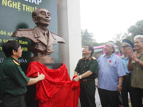Tượng sáp Đại tướng Võ Nguyên Giáp: Như người vẫn đây ảnh 3