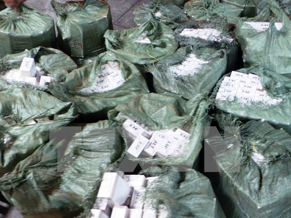 Long An bắt quả tang xe tải chở gần 21 ngàn gói thuốc lá nhập lậu ảnh 1