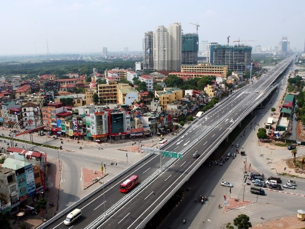 Hà Nội: Xử lý xe máy, xe 3 gác vô tư ‘rong ruổi' ở đường trên cao ảnh 1