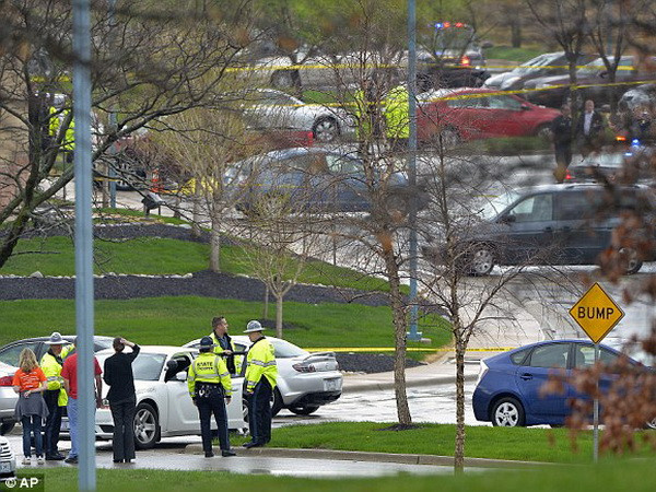 Thủ phạm vụ xả xúng tại Kansas là kẻ cuồng Hitler? ảnh 2