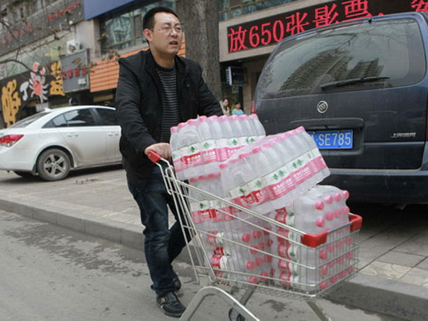 Trung Quốc: Hệ thống nước máy ô nhiễm vì rò dầu khí ảnh 1