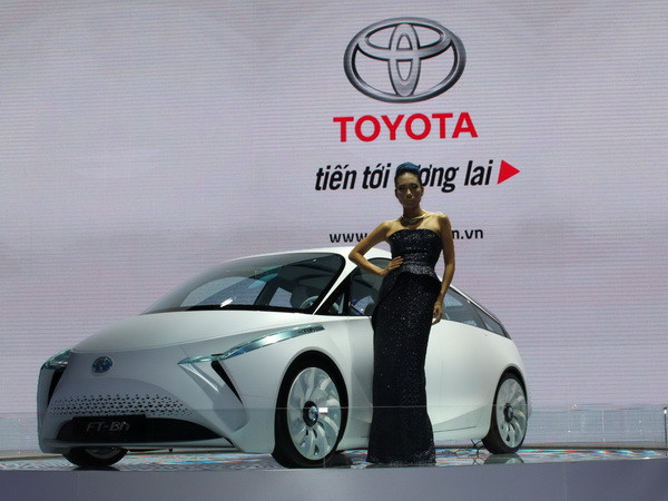 Toyota Việt Nam trình làng những mẫu xe đột phá của 2015 ảnh 1