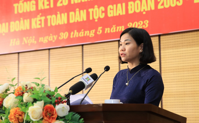 Ủy viên Trung ương Đảng, Phó Bí thư Thường trực Thành ủy Hà Nội Nguyễn Thị Tuyến phát biểu tại hội nghị. (Ảnh: Nguyễn Thắng/TTXVN) Ngày hội đại đoàn kết toàn dân tộc - Nét đẹp truyền thống Hà Nội ảnh 2