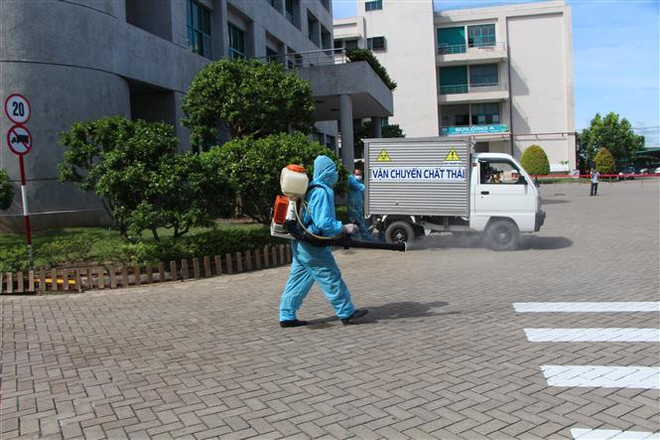 Quảng Ngãi giãn cách thêm 2 huyện, Hậu Giang giám sát lao động đi về ảnh 2