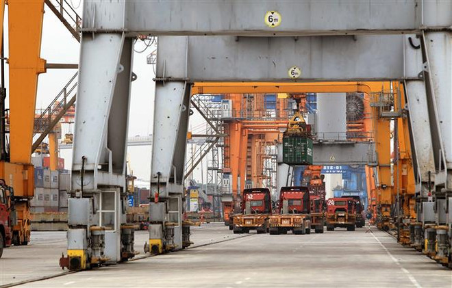 Doanh nghiệp Việt Nam và Đức ký hợp đồng cung cấp cần cẩu container ảnh 1