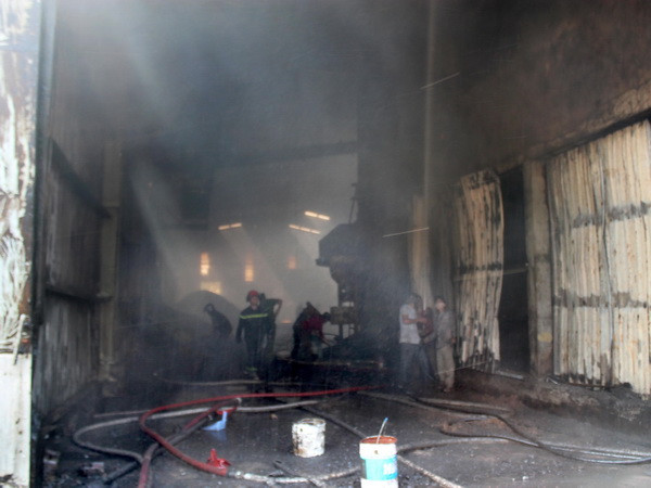 Cháy tại tòa nhà 7 tầng của Công ty bảo hiểm Pjico Bình Dương ảnh 1