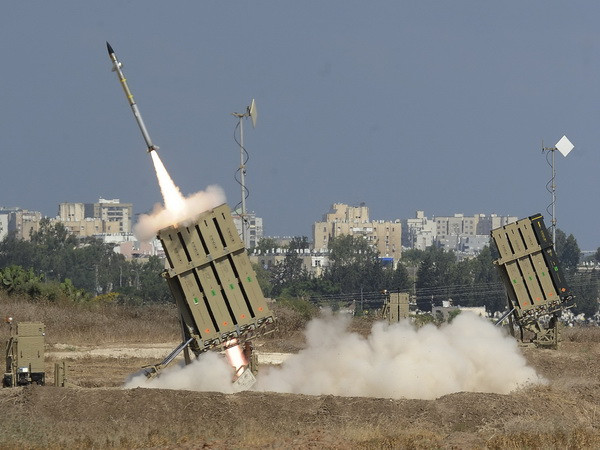 Hệ thống lá chắn tên lửa Vòm Sắt của Israel được triển khai gần Ashdod, miền nam Israel, giáp giới với Dải Gaza ngày 9/7. (Nguồn: THX/TTXVN) Azerbaijan mua hệ thống phòng thủ tên lửa Vòm Sắt của Israel ảnh 1