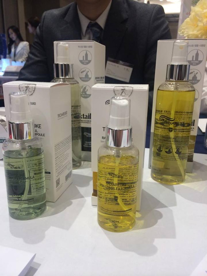 Sản phẩm dưỡng da theo thời điểm trong ngày tại Triển lãm MIK Beauty & Party Vietnam. (Nguồn: Vietnam+) MIK Beauty & Party Vietnam: Khám phá những xu hướng làm đẹp mới ảnh 10