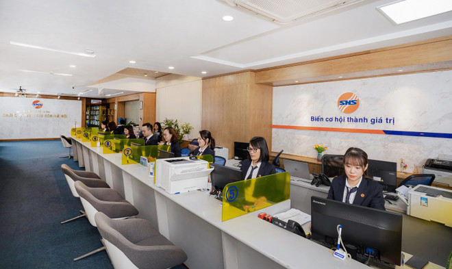 Điểm tích cực của thị trường là hoạt động giao dịch diễn ra sôi động với nhiều mã, nhóm ngành vượt các vùng giá đỉnh cũ cùng thanh khoản tăng mạnh. (Ảnh: Vietnam+) Những thông tin tích cực hỗ trợ cho nhóm cổ phiếu năng lượng, dầu khí ảnh 1