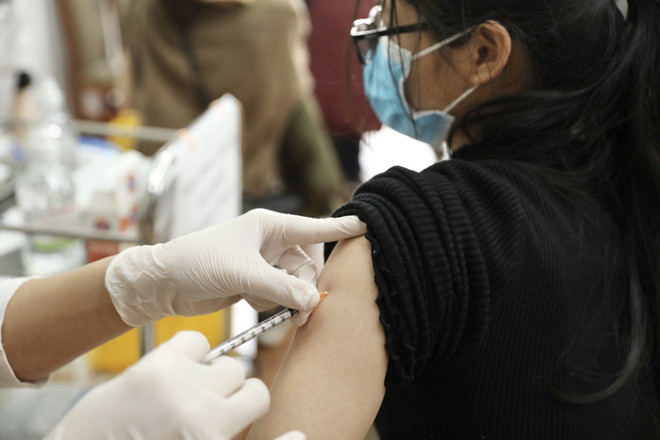 Chống dịch COVID-19 giai đoạn 2022-2023: Vaccine vẫn là then chốt ảnh 1