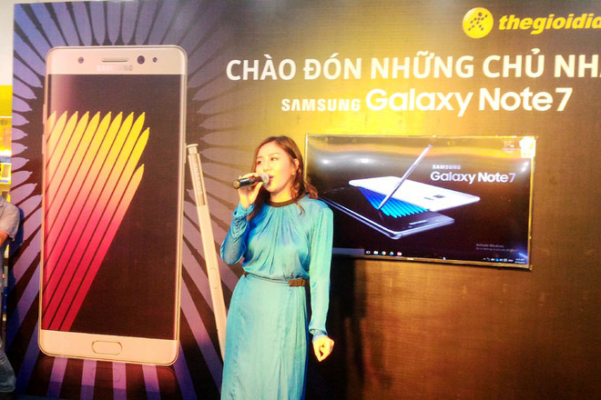 [Photo] "Tín đồ" Samsung hào hứng với Galaxy Note 7 chính hãng ảnh 7