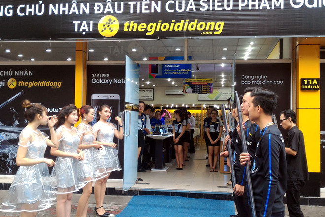 [Photo] "Tín đồ" Samsung hào hứng với Galaxy Note 7 chính hãng ảnh 1