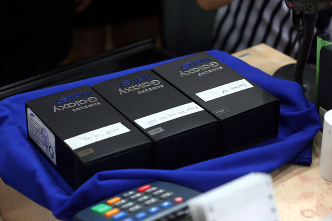 [Photo] "Tín đồ" Samsung hào hứng với Galaxy Note 7 chính hãng ảnh 2
