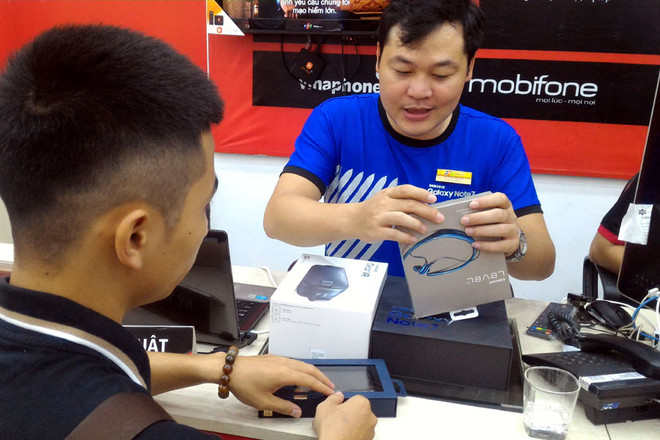 [Photo] "Tín đồ" Samsung hào hứng với Galaxy Note 7 chính hãng ảnh 11