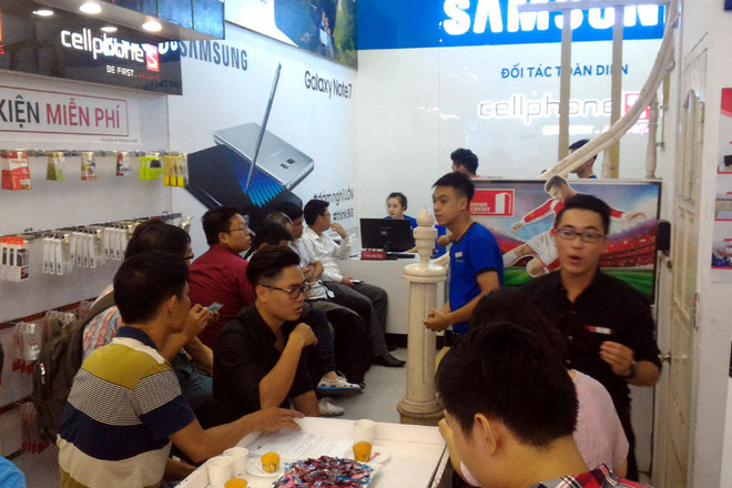 [Photo] "Tín đồ" Samsung hào hứng với Galaxy Note 7 chính hãng ảnh 8