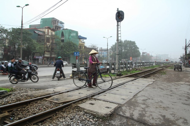 Tai nạn đường sắt: “Tử thần" rình rập ở hàng nghìn đường ngang ảnh 2