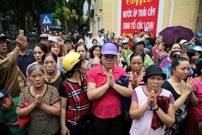 Người dân thổn thức tiễn đưa 9 liệt sỹ tổ bay CASA-212 về với đất mẹ ảnh 8