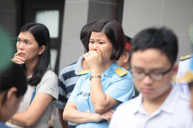 Người dân thổn thức tiễn đưa 9 liệt sỹ tổ bay CASA-212 về với đất mẹ ảnh 6