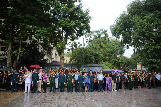 Người dân thổn thức tiễn đưa 9 liệt sỹ tổ bay CASA-212 về với đất mẹ ảnh 12