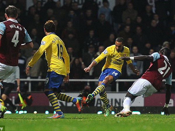 Man City hạ gục Liverpool giúp Arsenal trở lại ngôi đầu ảnh 1