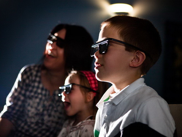 Cảnh báo tác hại khi cho trẻ dưới 6 tuổi xem hình ảnh 3D ảnh 1