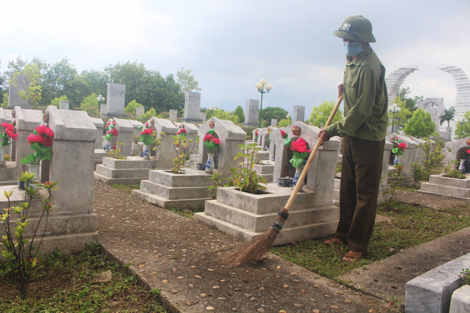 Chuyện về người quản trang ở Nghĩa trang Liệt sỹ Hàm Rồng ảnh 2