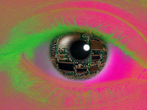 Kính áp tròng giúp con người nhìn được trong bóng tối? ảnh 1