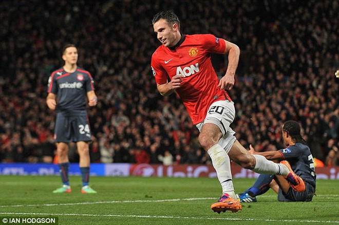 Van Persie lập hat-trick, M.U ngược dòng thần kỳ vào tứ kết ảnh 1