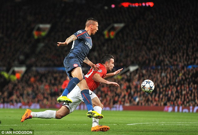 Chùm ảnh Robin van Persie đưa Man United vào tứ kết ảnh 4