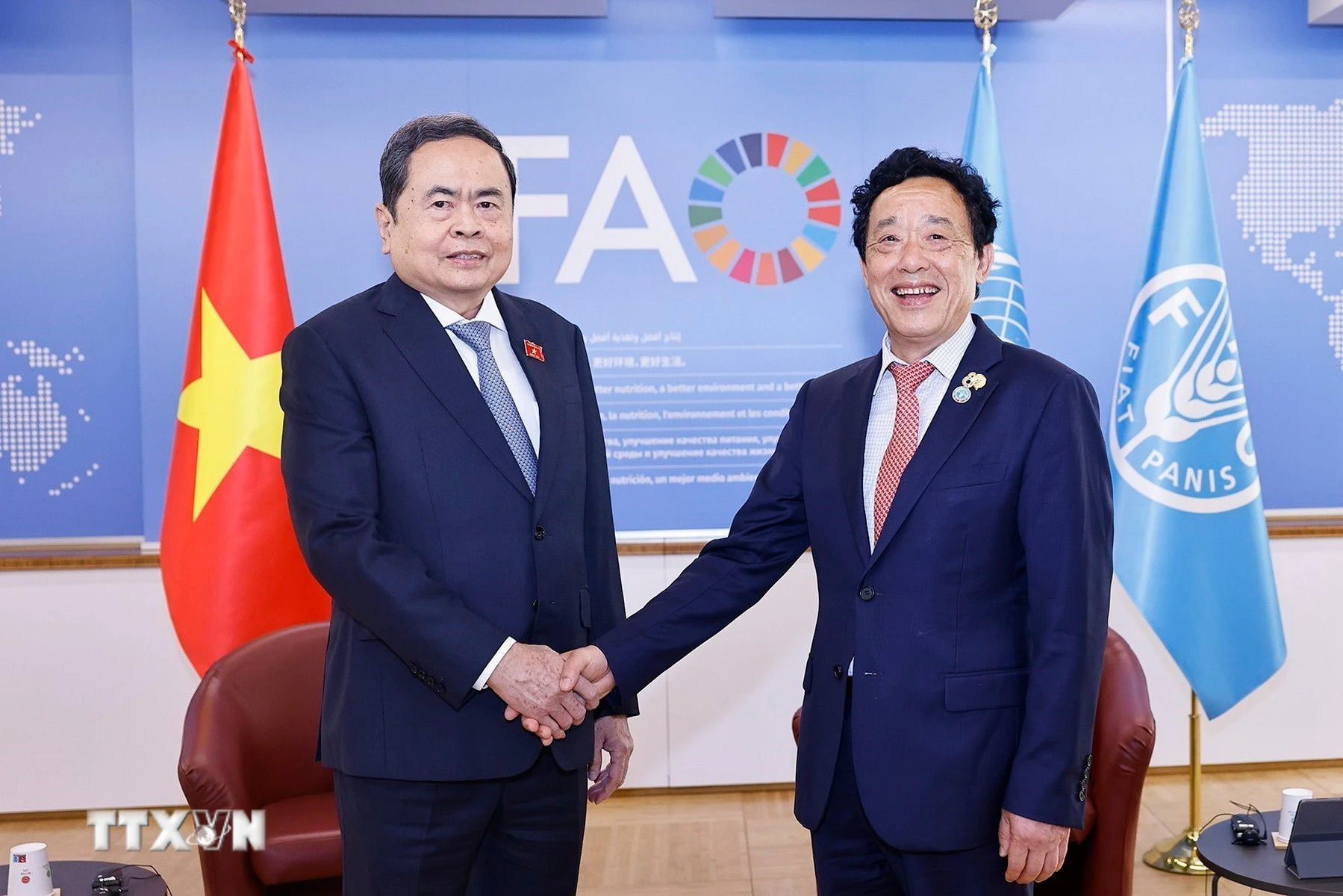 Chủ tịch Quốc hội Trần Thanh Mẫn gặp Tổng Giám đốc FAO tại Hà Nội