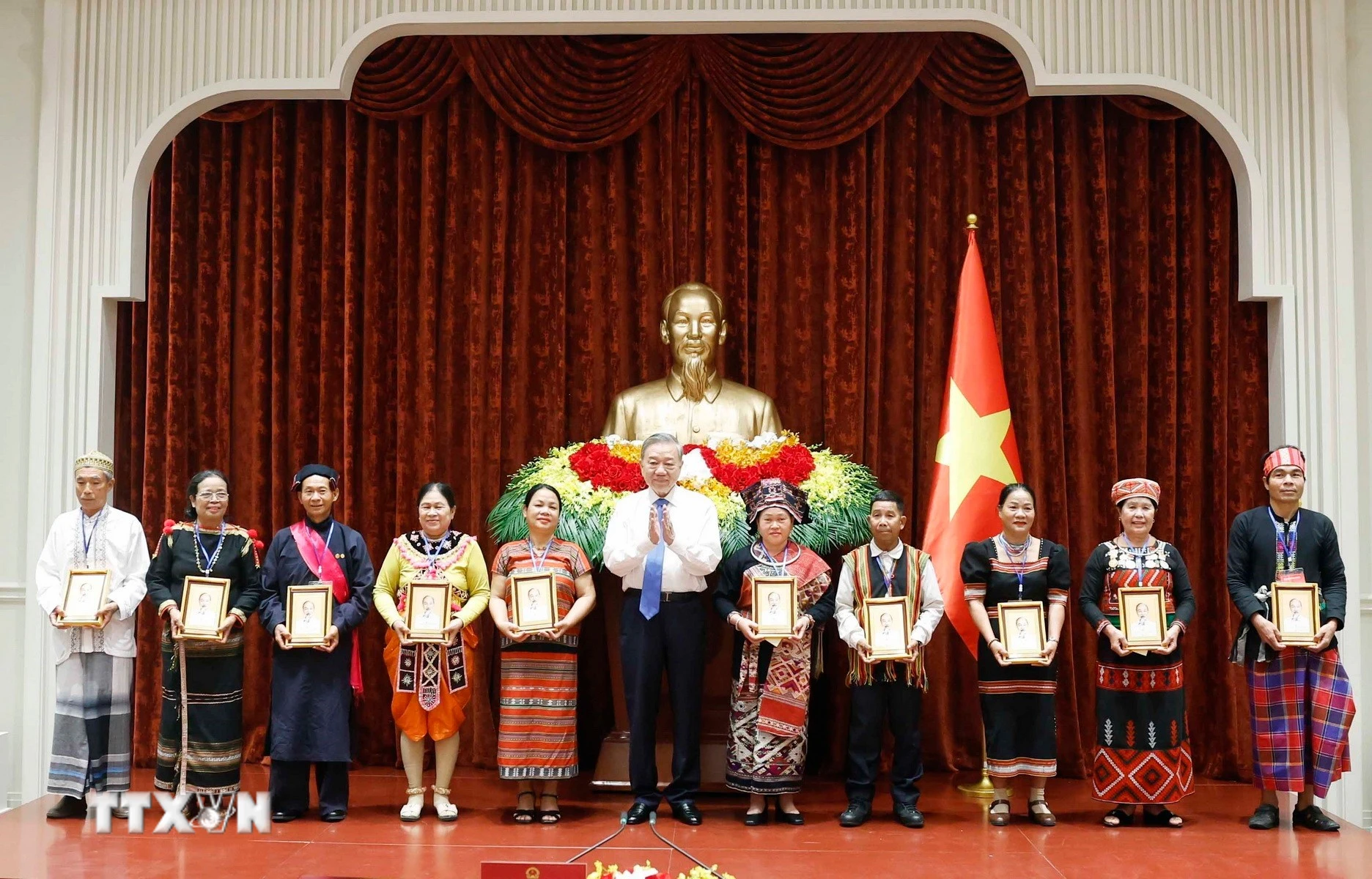Tổng Bí thư, Chủ tịch nước góp phần củng cố khối đại đoàn kết toàn dân tộc