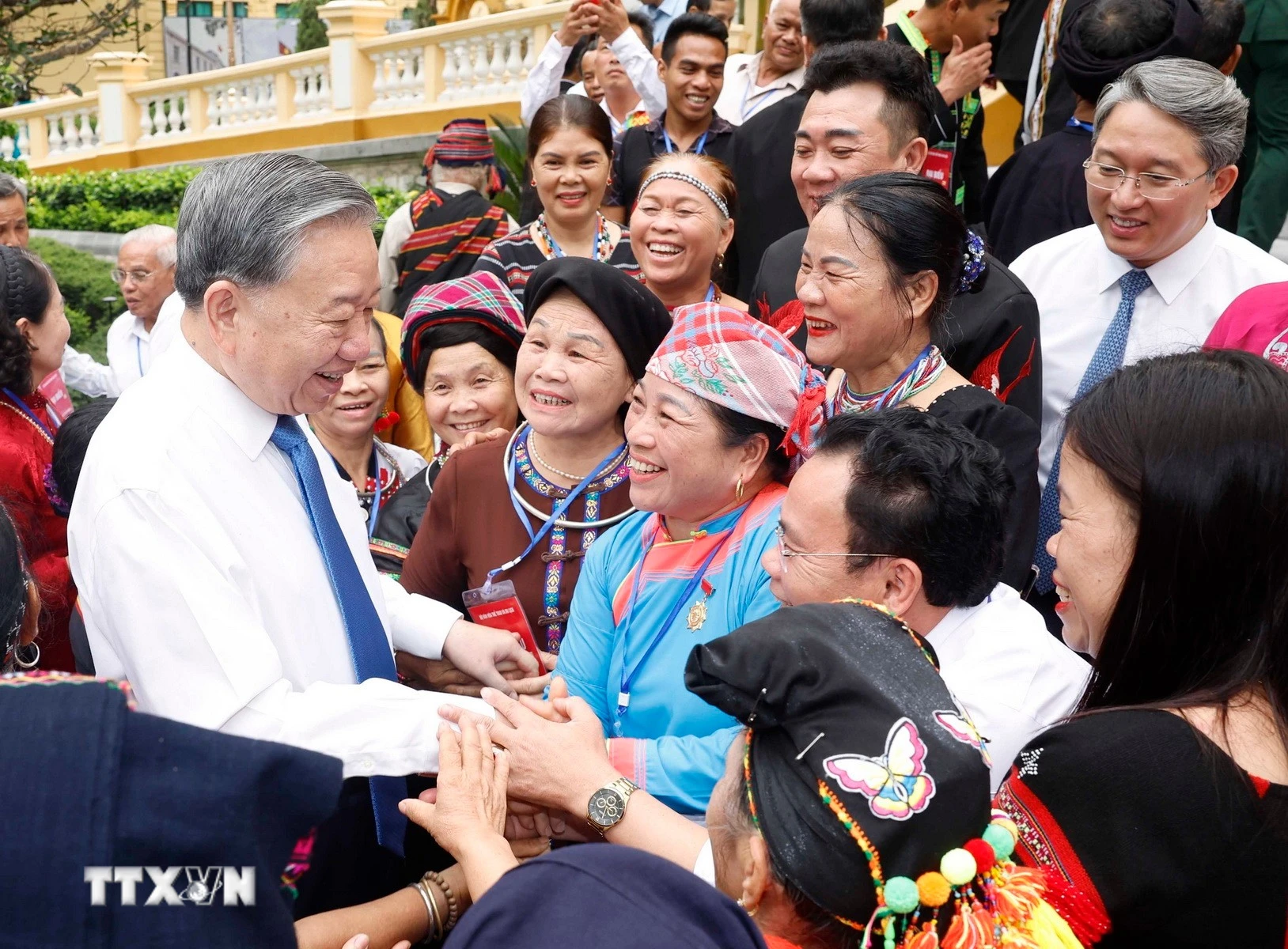Tổng Bí thư, Chủ tịch nước tiếp các già làng, trưởng bản, nghệ nhân, người có uy tín tiêu biểu