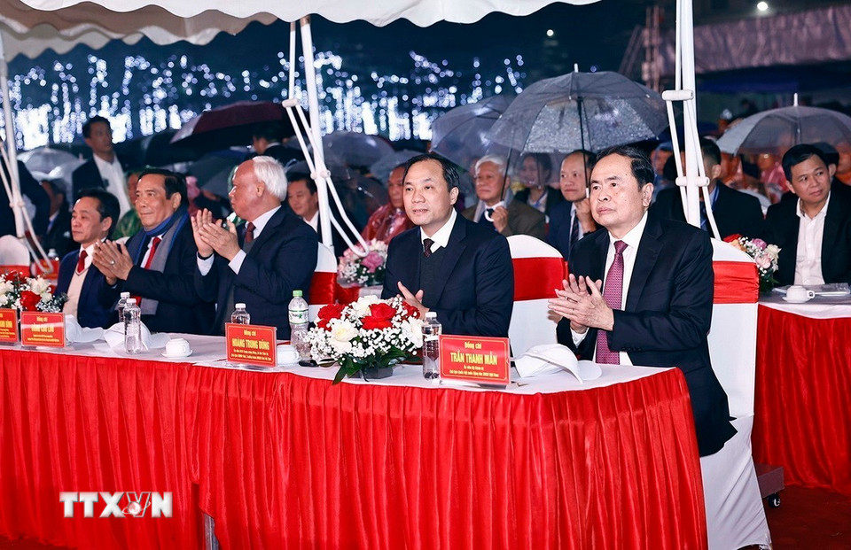 Chủ tịch Quốc hội Trần Thanh Mẫn và đại biểu dự lễ kỷ niệm. (Ảnh: Doãn Tấn/TTXVN)