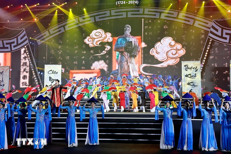 Tiết mục văn nghệ tại lễ kỷ niệm. (Ảnh: Doãn Tấn/TTXVN)