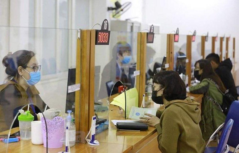 Lao động làm hồ sơ hưởng bảo hiểm thất nghiệp. (Ảnh minh họa: PV/Vietnam+)