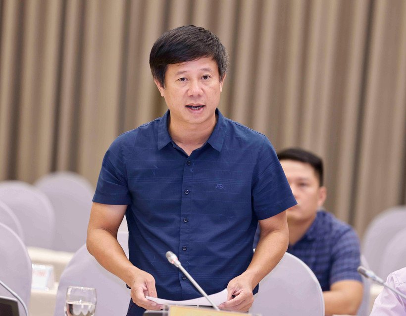 Cục trưởng Cục Quản lý đê điều và Phòng chống thiên tai Phạm Đức Luận thông tin về tình hình ứng phó với bão số 3. (Ảnh: Doãn Tấn/TTXVN)