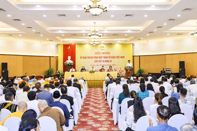 Các đại biểu tham gia đóng góp ý kiến vào các văn kiện, tài liệu chuẩn bị cho Đại hội đại biểu toàn quốc Mặt trận Tổ quốc Việt Nam lần thứ X. (Ảnh: Mặt trận Tổ quốc Việt Nam)