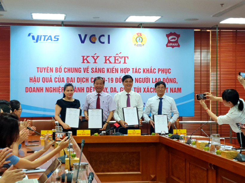 Ký kết hợp tác hỗ trợ cho lao động và doanh nghiệp dệt may, da giầy