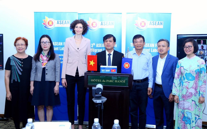 Các đại biểu tham gia tại diễn đàn trực tiếp ở Việt Nam. (Ảnh: PV/Vietnam+)