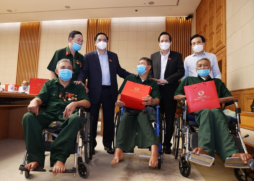 Thủ tướng Phạm Minh Chính gặp mặt, tri ân đại biểu Người có công với cách mạng. (Ảnh: Dương Giang/TTXVN) 